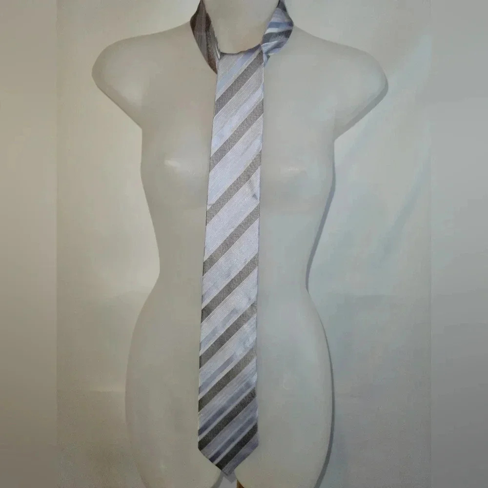 Vintage Kenneth Cole New York 100% Silk Blue Grey silver